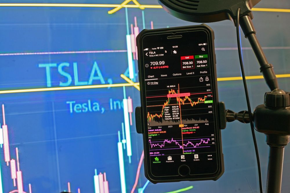 Toppordet: Tesla-aksje: En dybdegående analyse av Teslas aksje og dens forskjellige aspekter